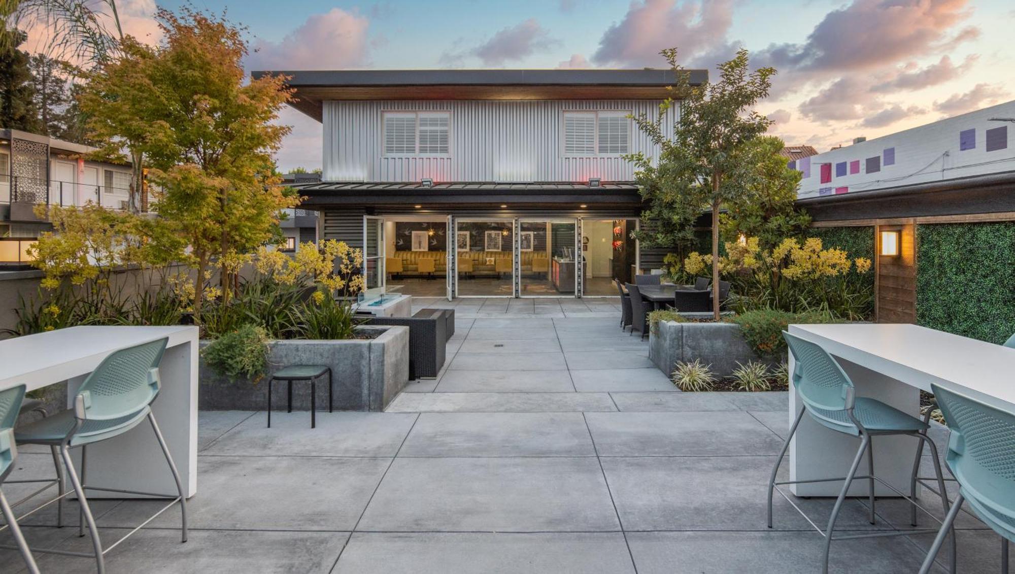The Catrina Hotel San Mateo Exterior photo
