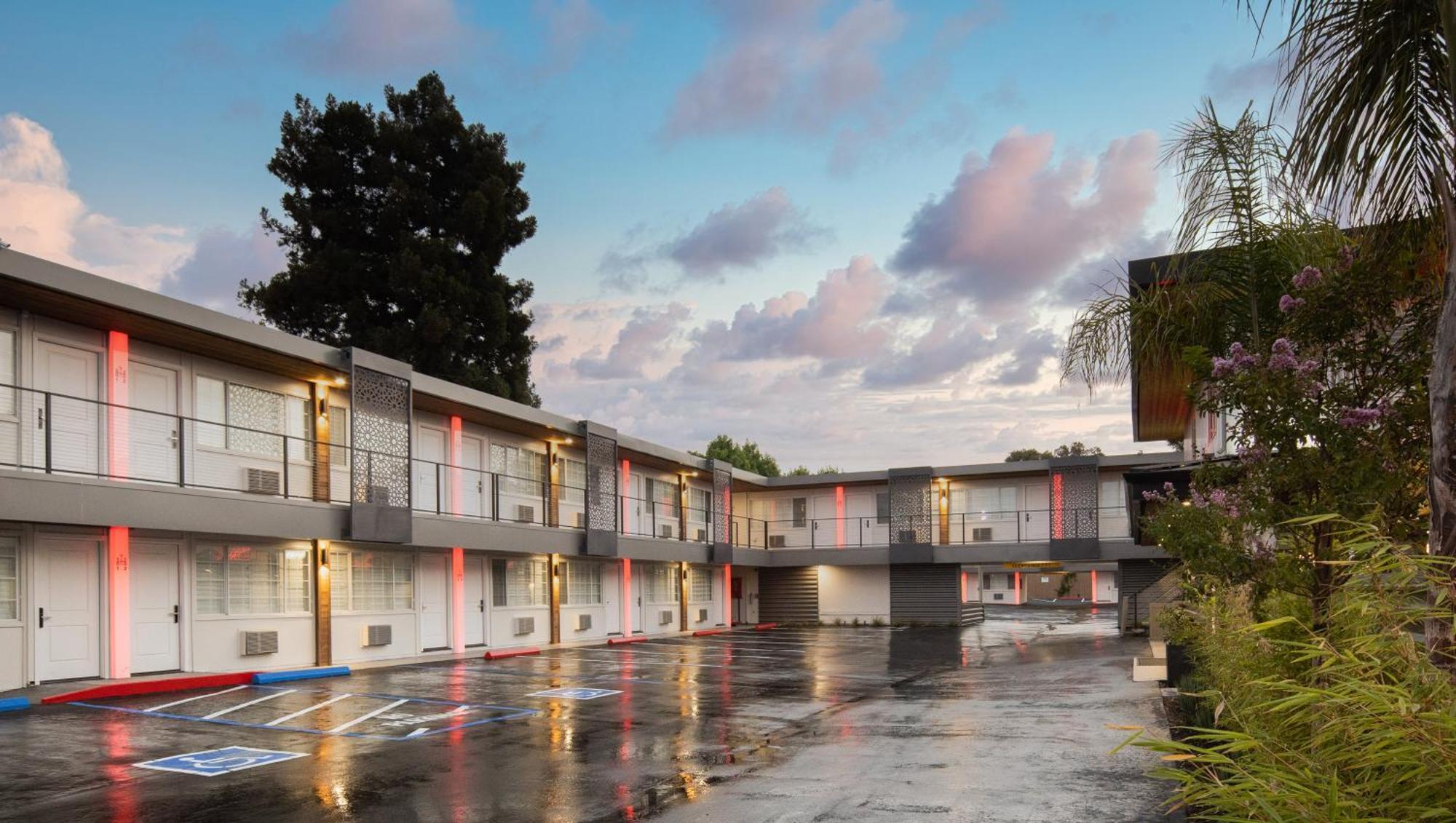 The Catrina Hotel San Mateo Exterior photo