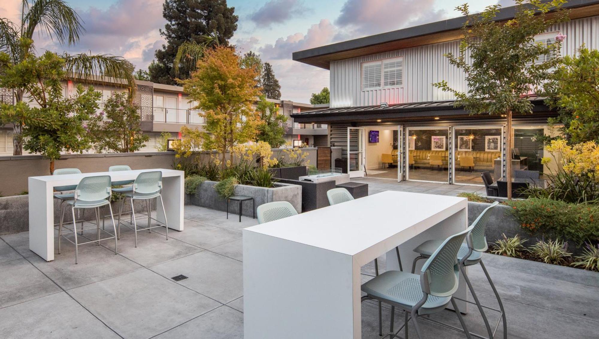 The Catrina Hotel San Mateo Exterior photo